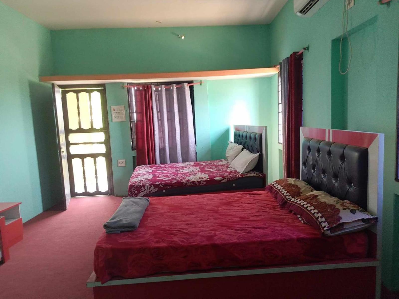 Subha Laxmi Hotel & Lodge Bahāsi Buitenkant foto